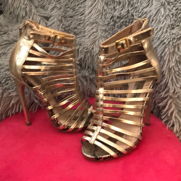 Steve Madden - Picture 1 of 3